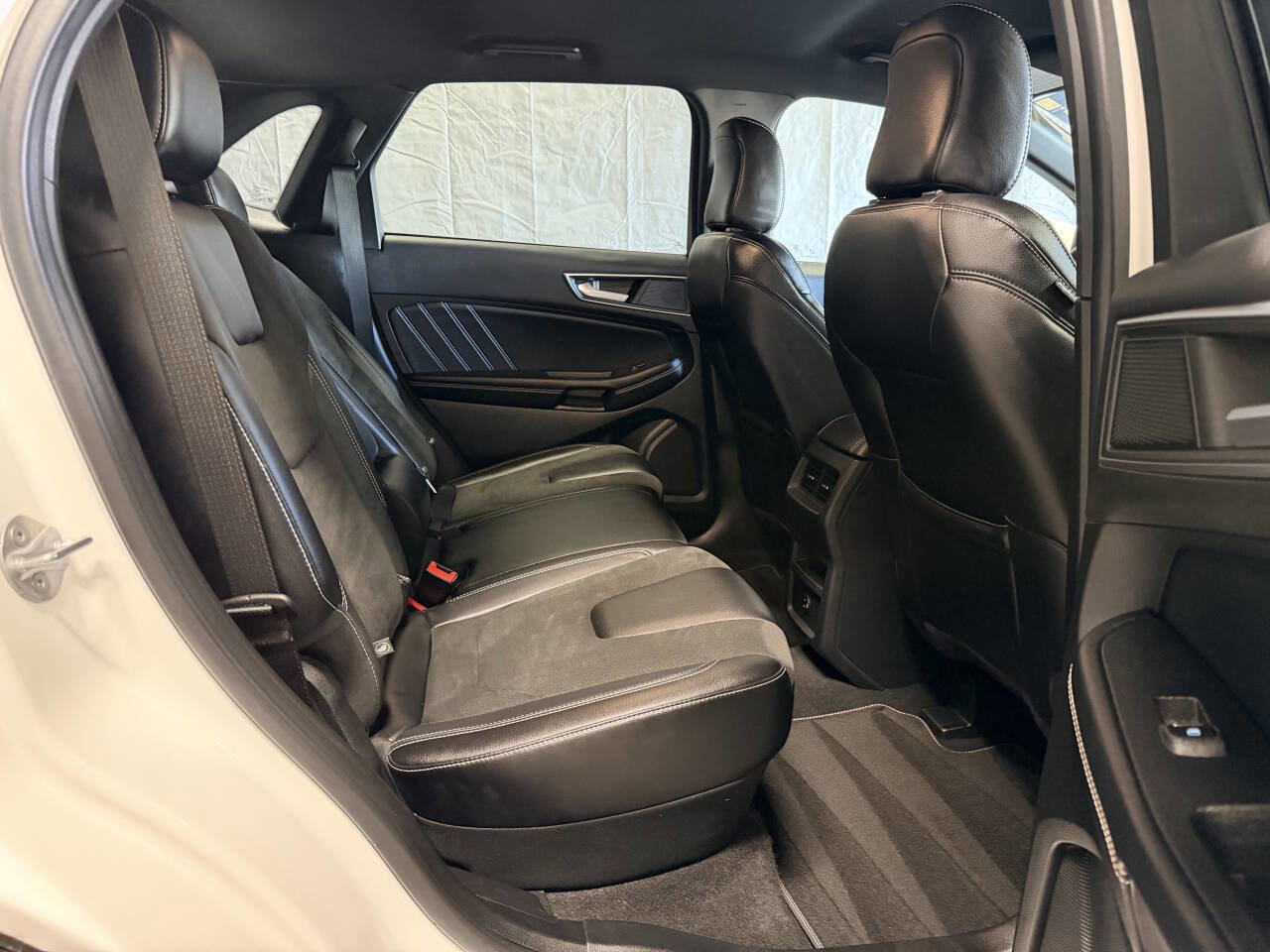 Used 2022 Ford Edge ST image 21