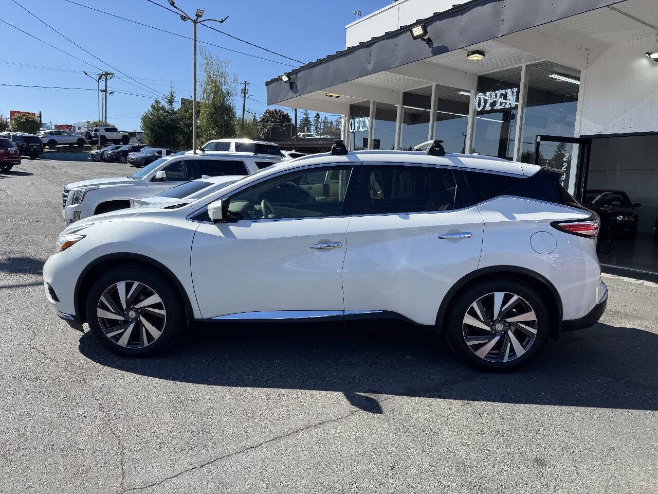 Used 2015 Nissan Murano Platinum w/ Platinum Technology Package AWD/4WD image 2