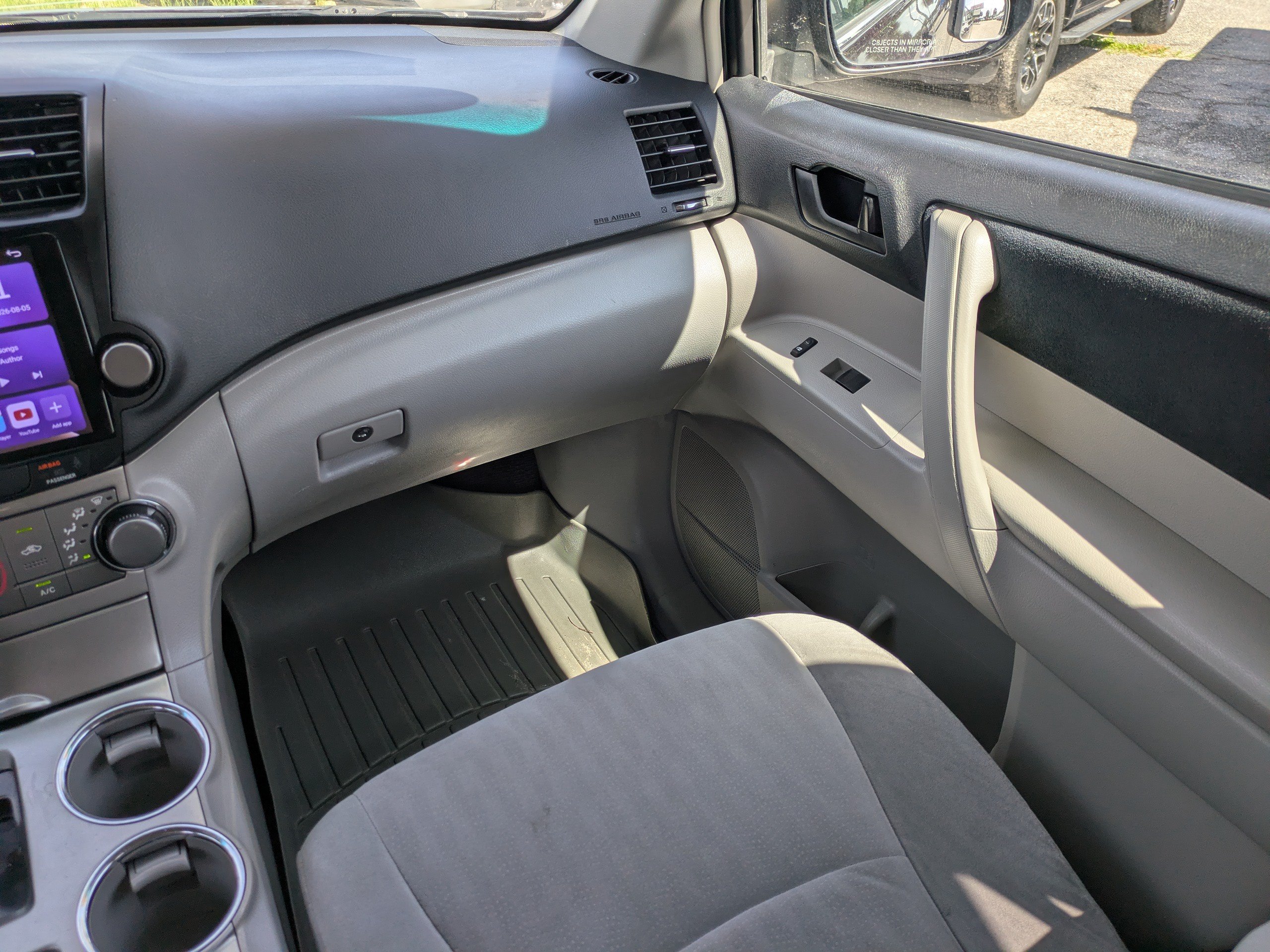 Used 2012 Toyota Highlander FWD w/ Cold Weather Pkg image 16