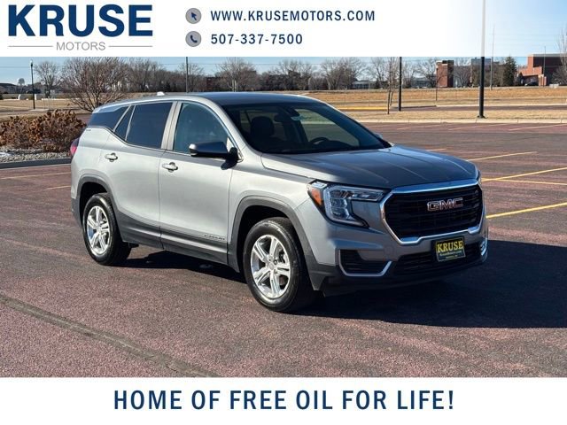 Used 2024 GMC Terrain SLE image 1