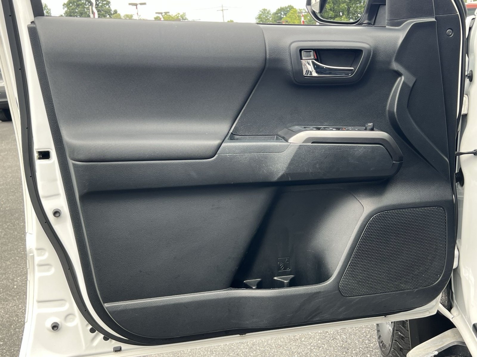 Used 2019 Toyota Tacoma TRD Off-Road AWD/4WD image 35