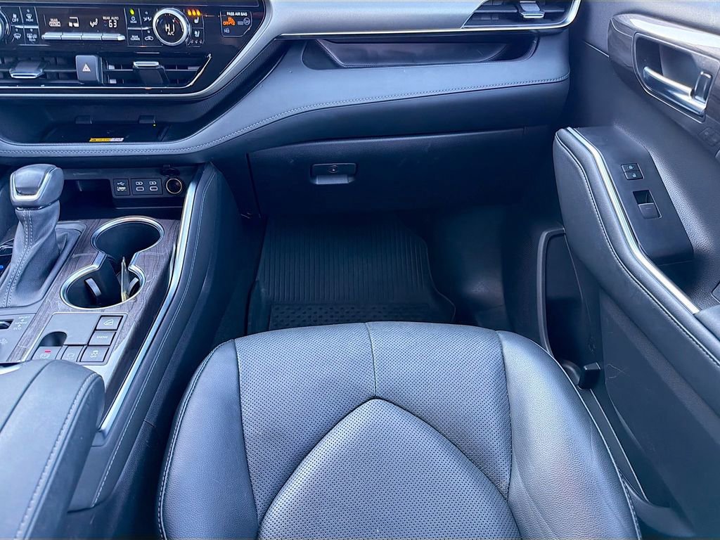 Used 2023 Toyota Highlander Limited image 21