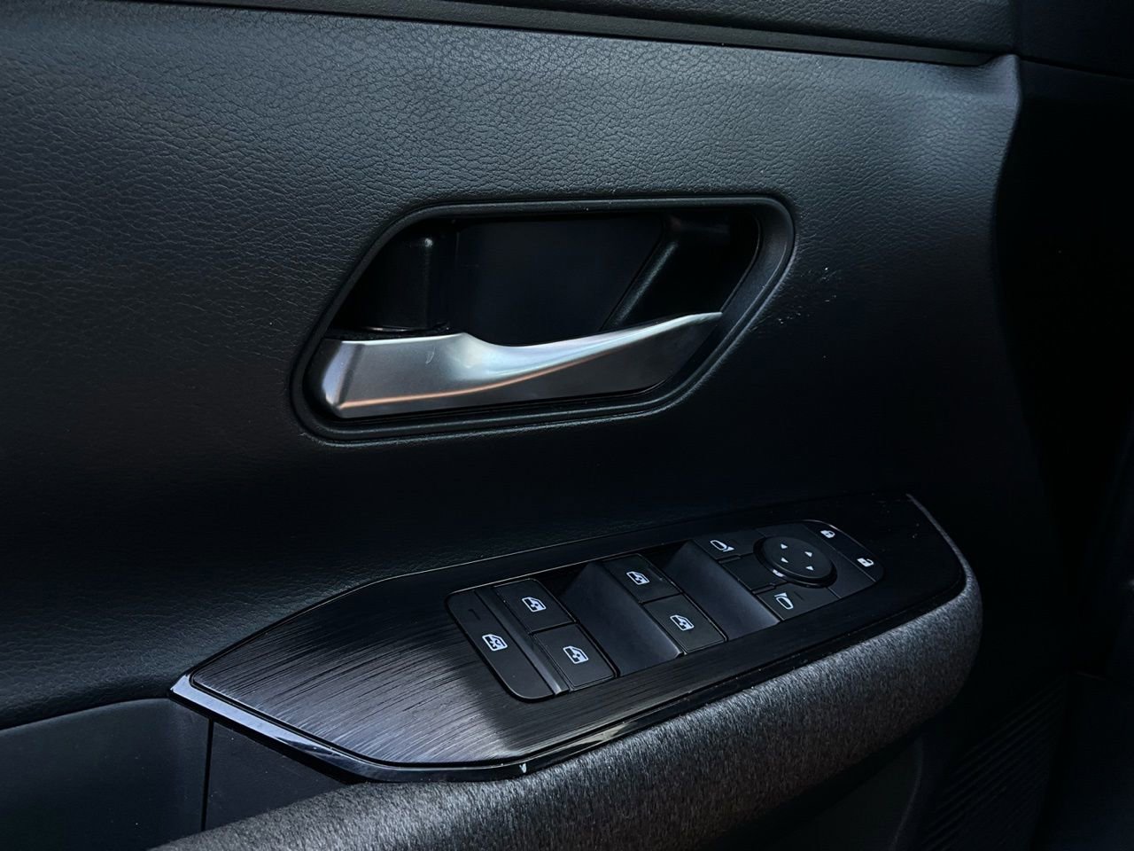 Used 2025 Nissan Kicks SV image 19