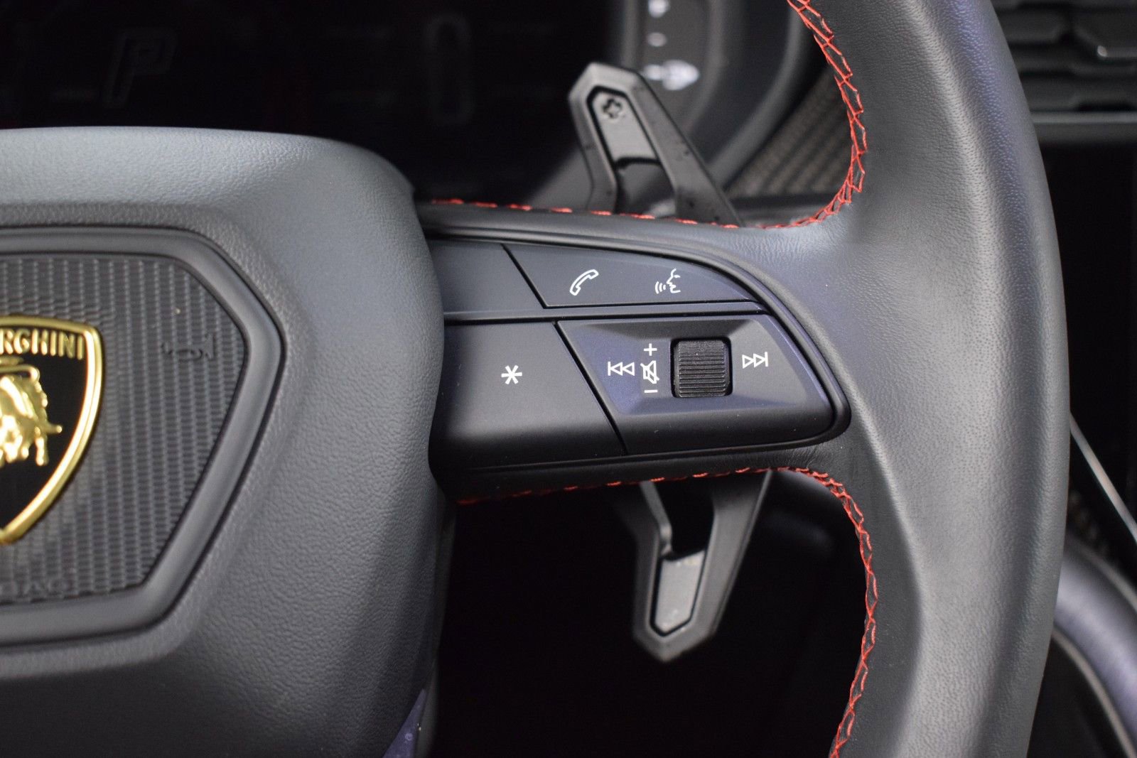 Used 2024 Lamborghini Urus Performante AWD/4WD image 28