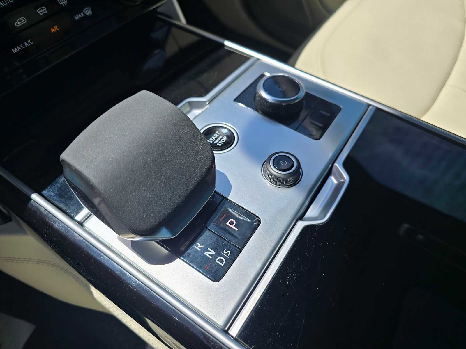 Used 2023 Land Rover Range Rover SE image 32