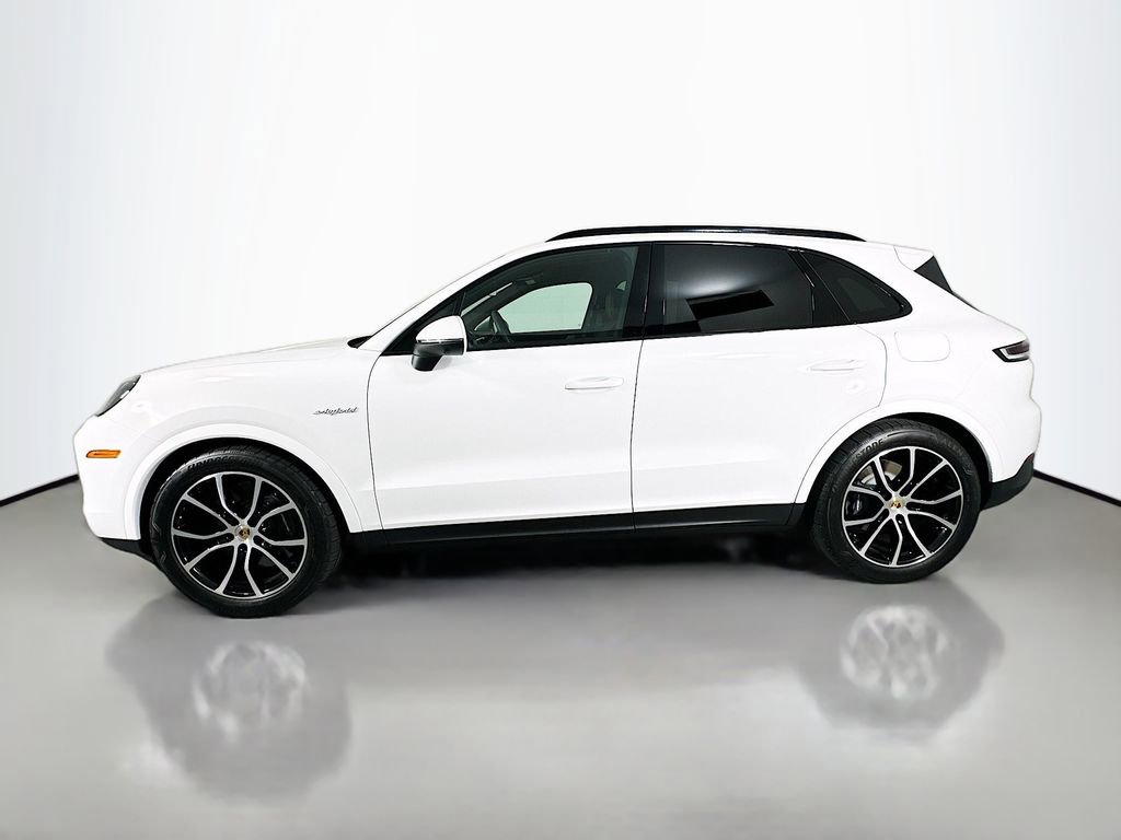 Certified 2024 Porsche Cayenne AWD/4WD image 2