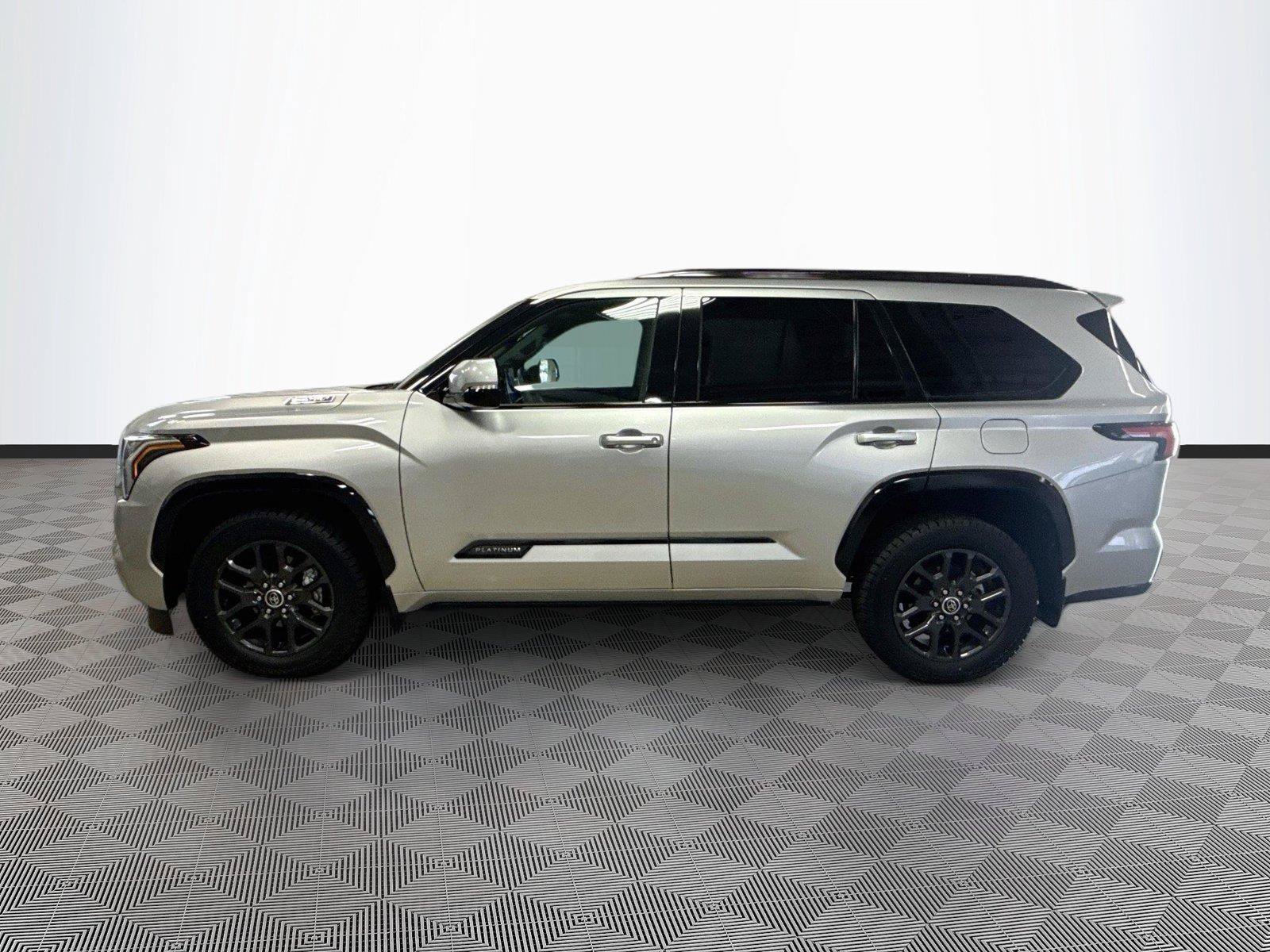 Used 2023 Toyota Sequoia Platinum AWD/4WD image 4