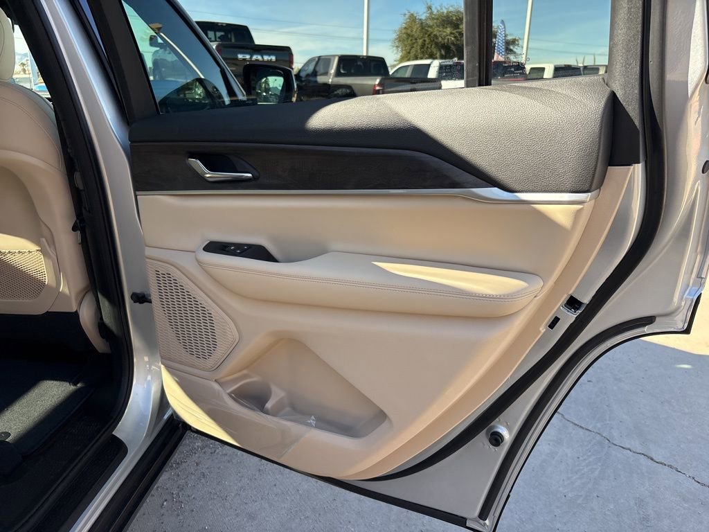 New 2025 Jeep Grand Cherokee L Limited w/ Black Appearance Package image 21