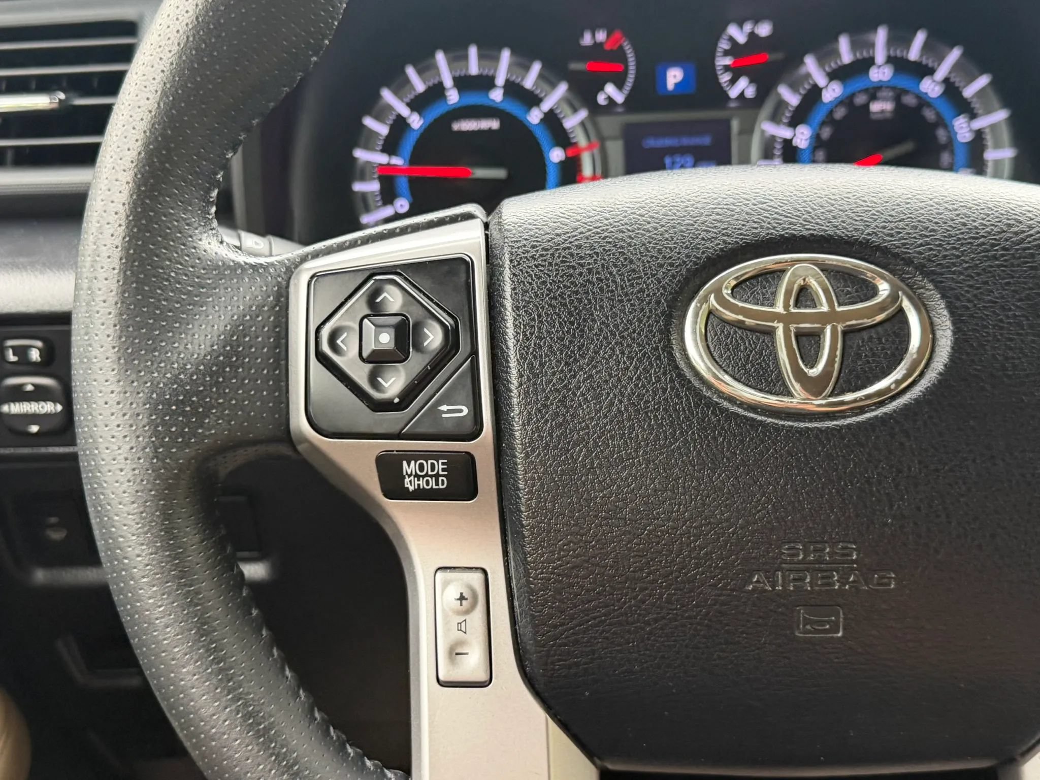 Used 2016 Toyota 4Runner SR5 AWD/4WD image 32