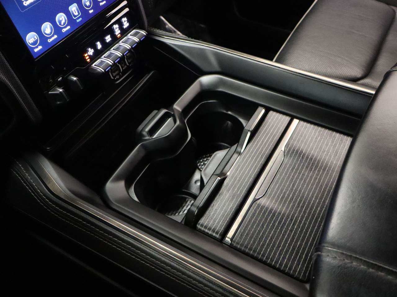 Used 2020 RAM 1500 Limited w/ Black Appearance Package AWD/4WD image 10