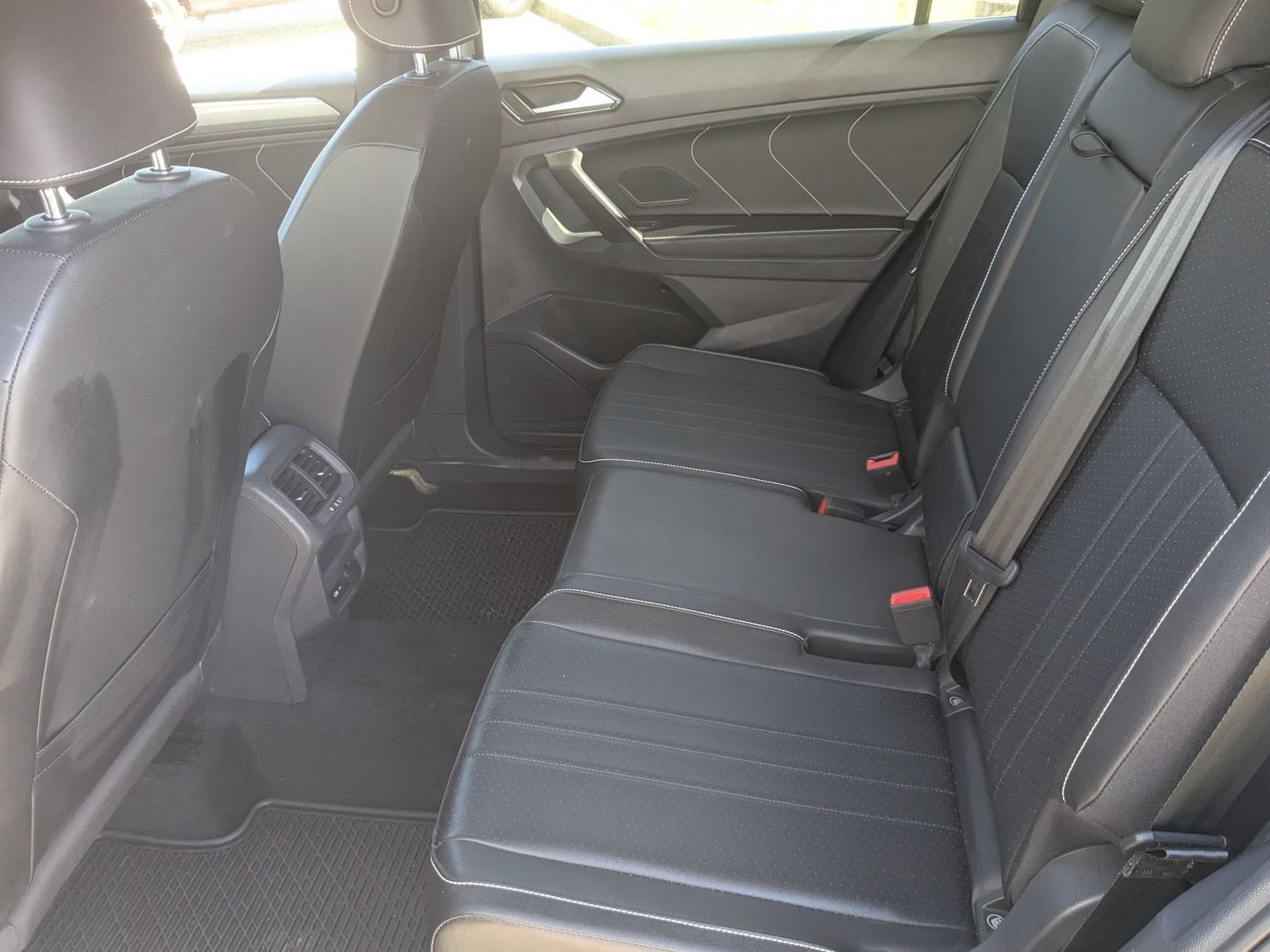 Used 2023 Volkswagen Tiguan SE R-Line AWD/4WD image 31