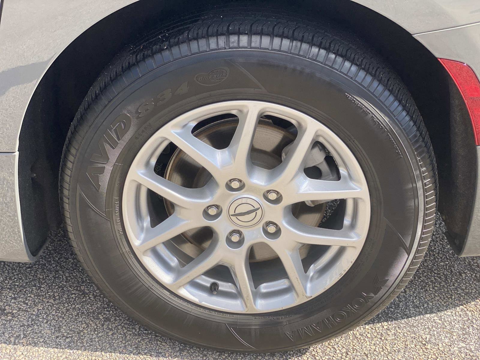 Certified 2025 Chrysler Pacifica Select FWD image 14