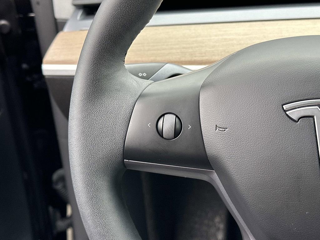 Used 2024 Tesla Model Y Long Range image 19