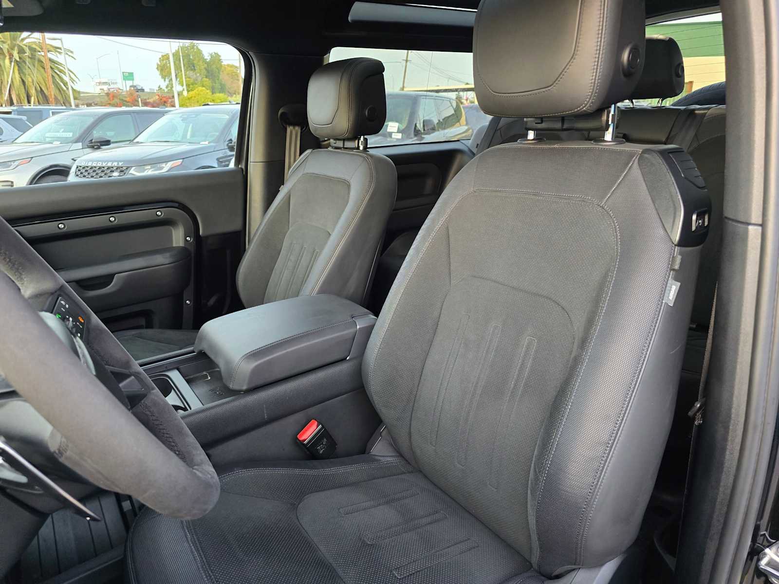 Certified 2024 Land Rover Defender 90 V8 image 17