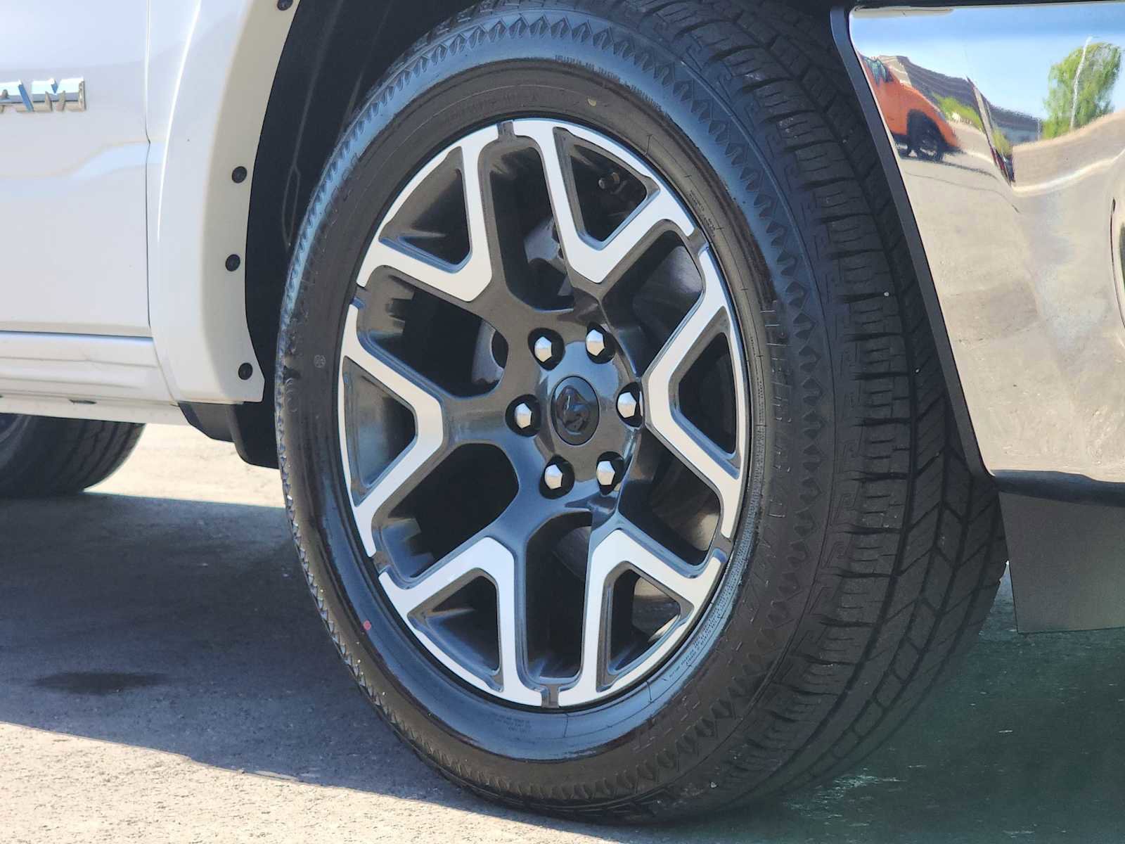 Used 2025 RAM 1500 Laramie image 12