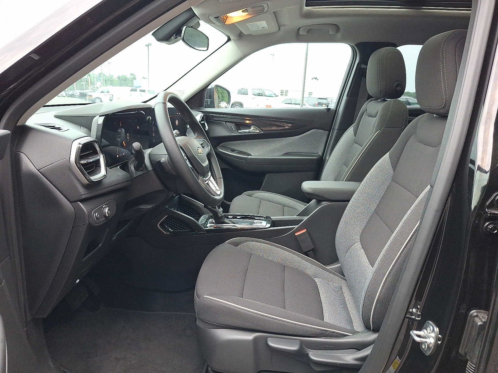 Used 2026 Chevrolet TrailBlazer LT w/ LT Cold Weather Package AWD/4WD image 14