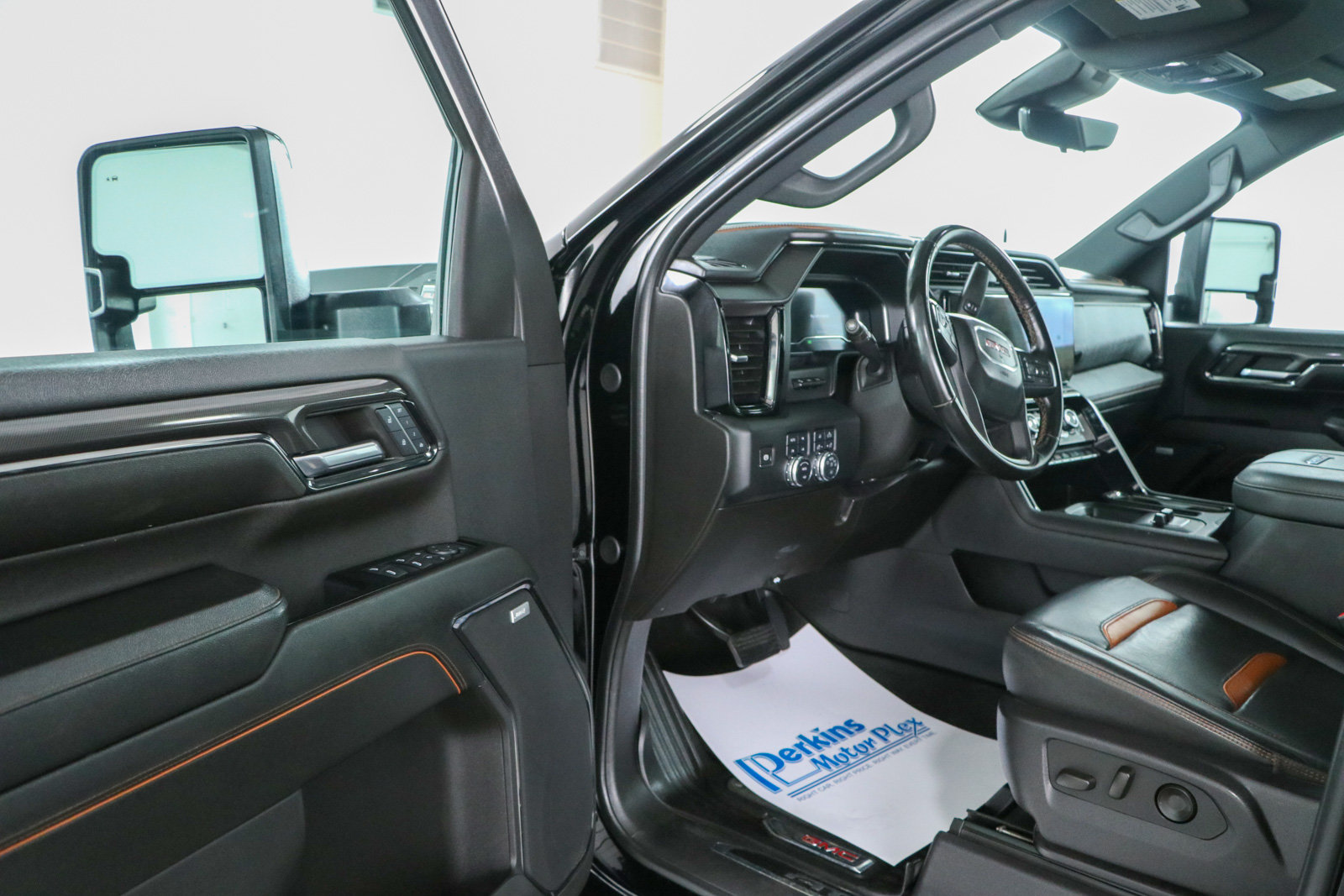 Used 2024 GMC Sierra 2500 AT4 w/ AT4 Premium Plus Package AWD/4WD image 3