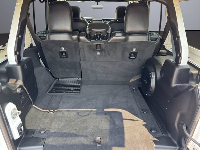 Used 2018 Jeep Wrangler Unlimited Sahara w/ Dual Top Group AWD/4WD image 26