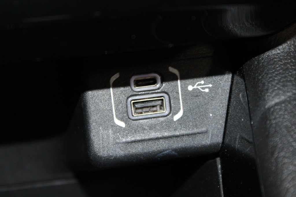 Used 2025 Jeep Compass Trailhawk AWD/4WD image 40