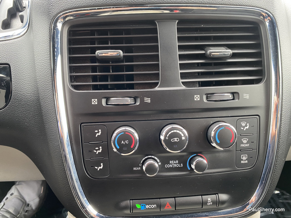 Used 2019 Dodge Grand Caravan SXT FWD image 38