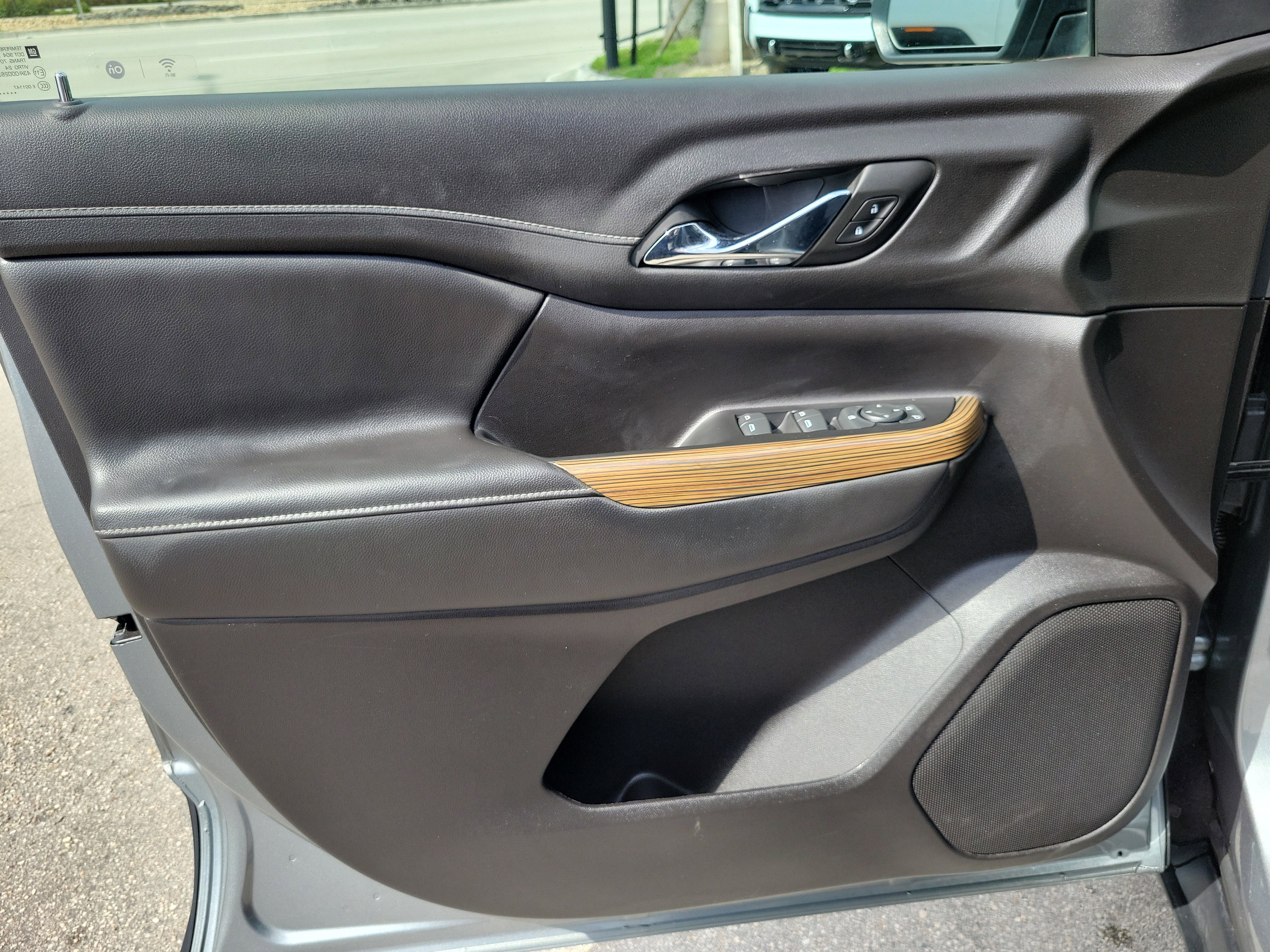 Used 2023 GMC Acadia SLE image 22