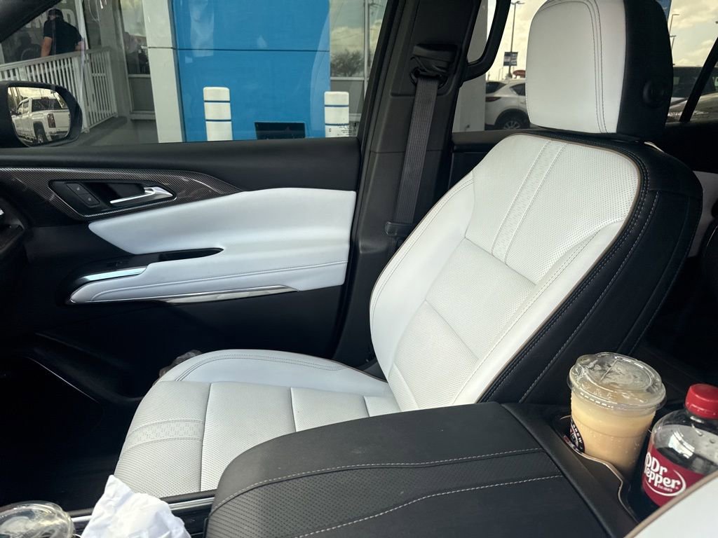 Used 2025 Chevrolet Traverse High Country image 17