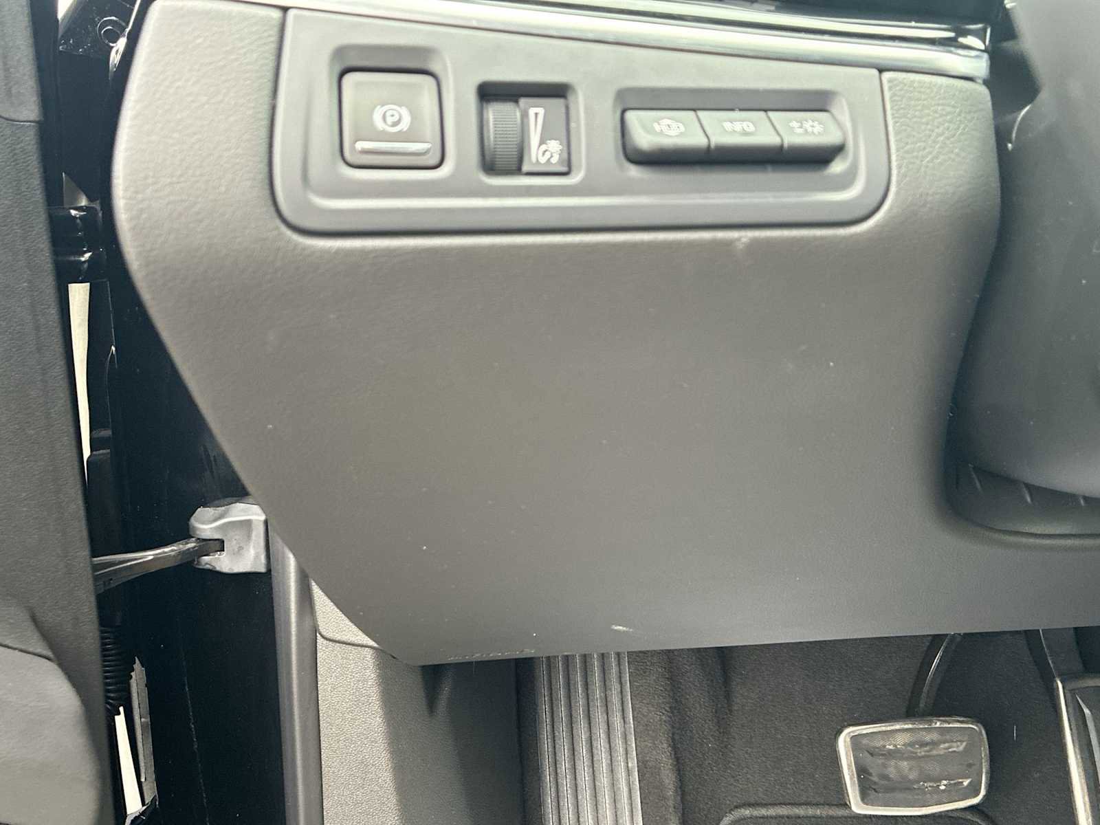 Used 2024 Cadillac XT6 Sport w/ Platinum Package image 18