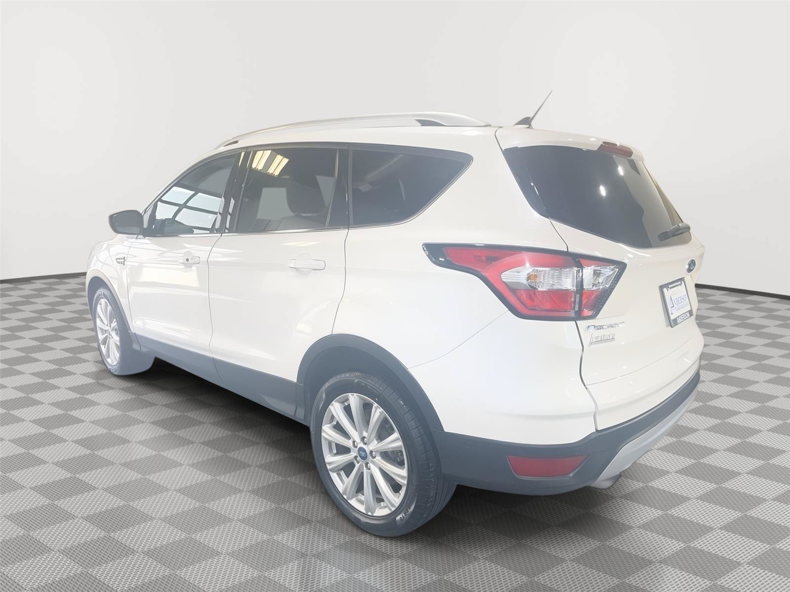 Used 2018 Ford Escape Titanium w/ Ford Safe & Smart Package AWD/4WD image 9