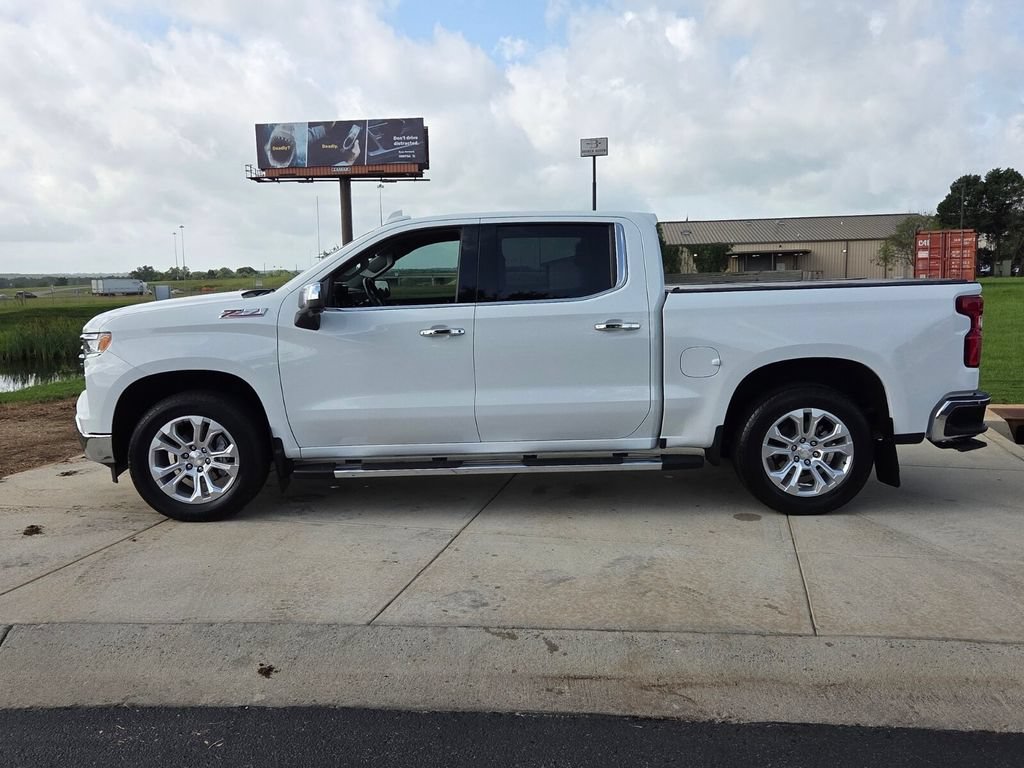 Used 2024 Chevrolet Silverado 1500 LTZ AWD/4WD image 2