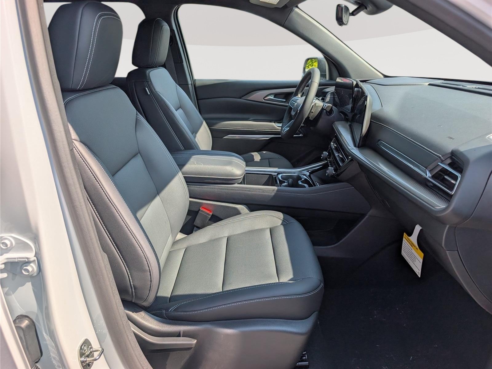 New 2027 Chevrolet Traverse LT w/ Driver Confidence Package FWD image 7