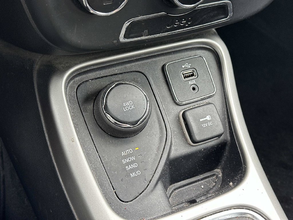 Used 2018 Jeep Compass Sport AWD/4WD image 29