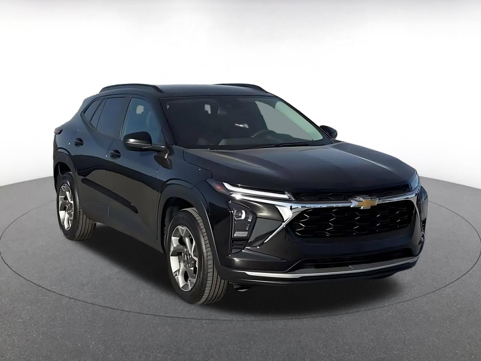 Used 2025 Chevrolet Trax LT FWD image 3