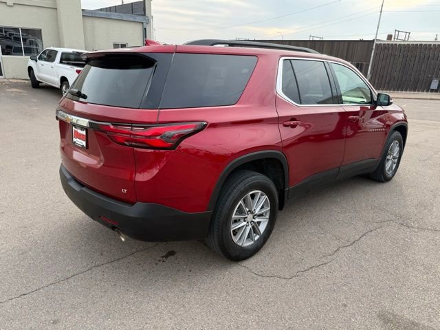 Used 2023 Chevrolet Traverse LT image 3
