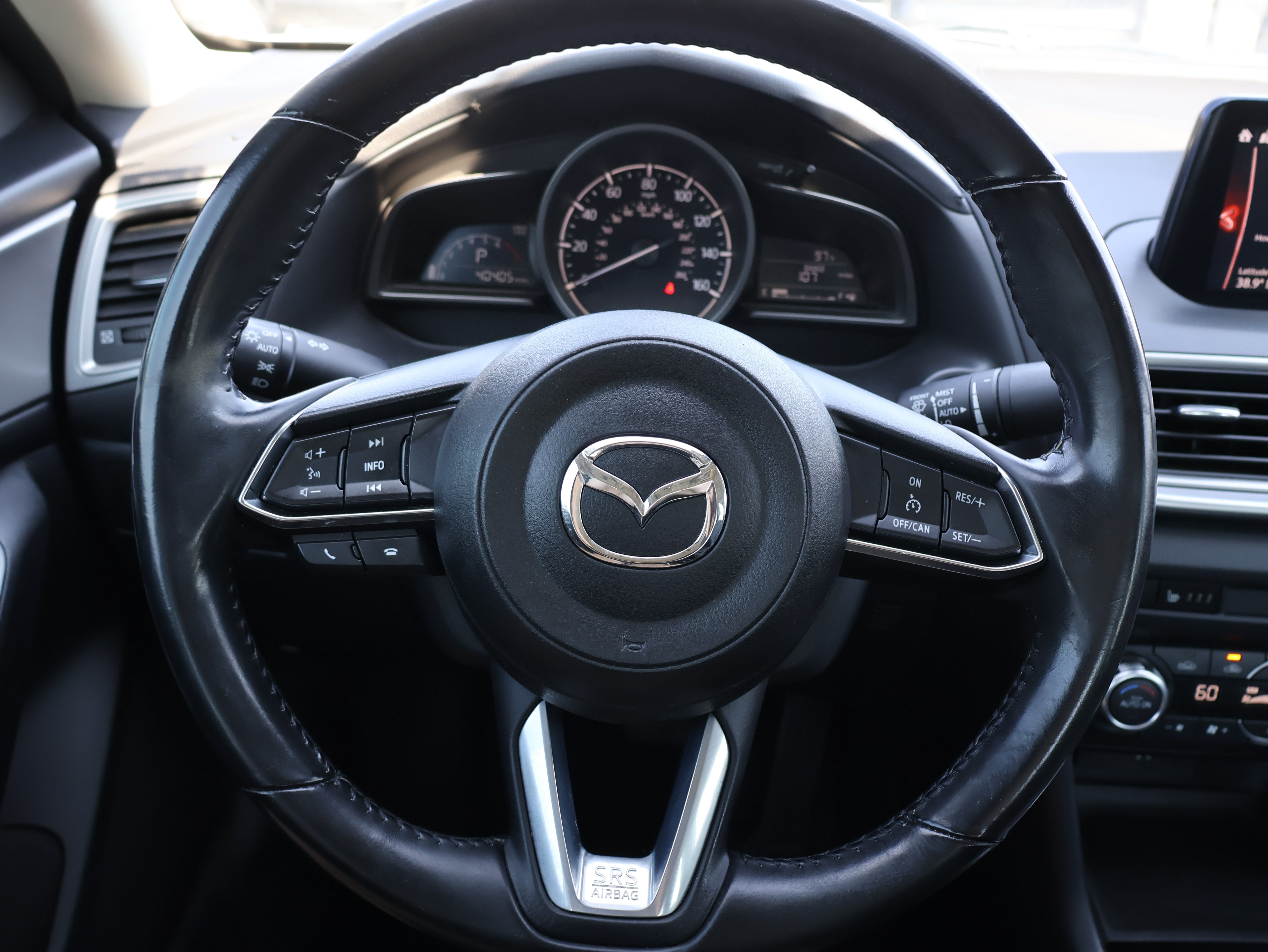 Used 2018 MAZDA MAZDA3 Touring FWD image 29