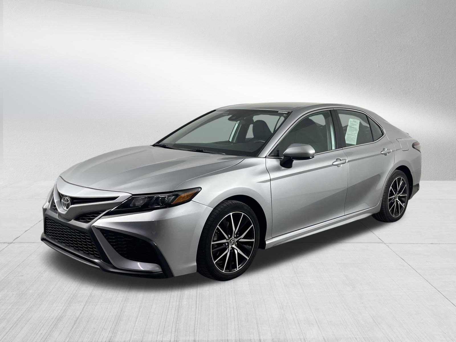 Used 2021 Toyota Camry SE video 3