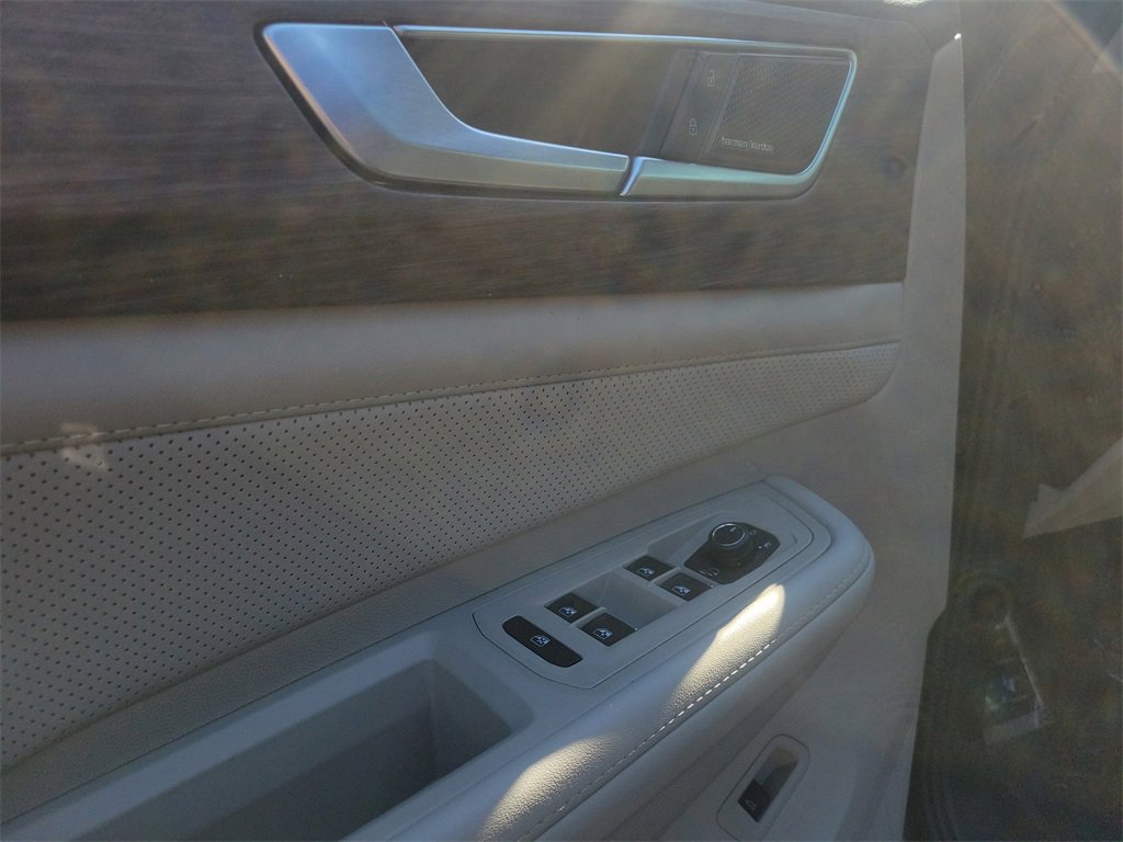 Used 2024 Volkswagen Atlas SEL Premium R-Line image 23