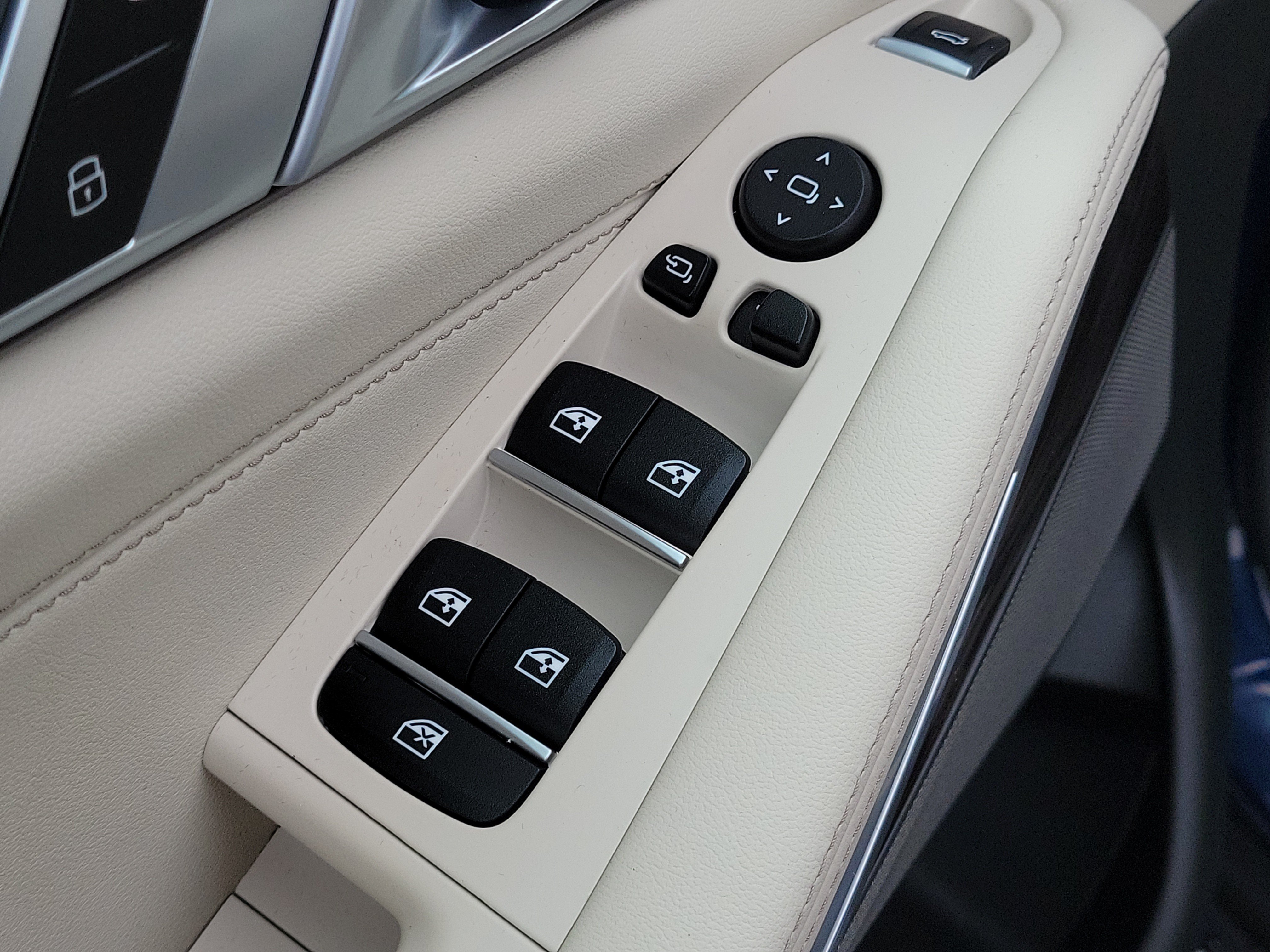 Used 2025 BMW X5 sDrive40i w/ Executive Package RWD image 21