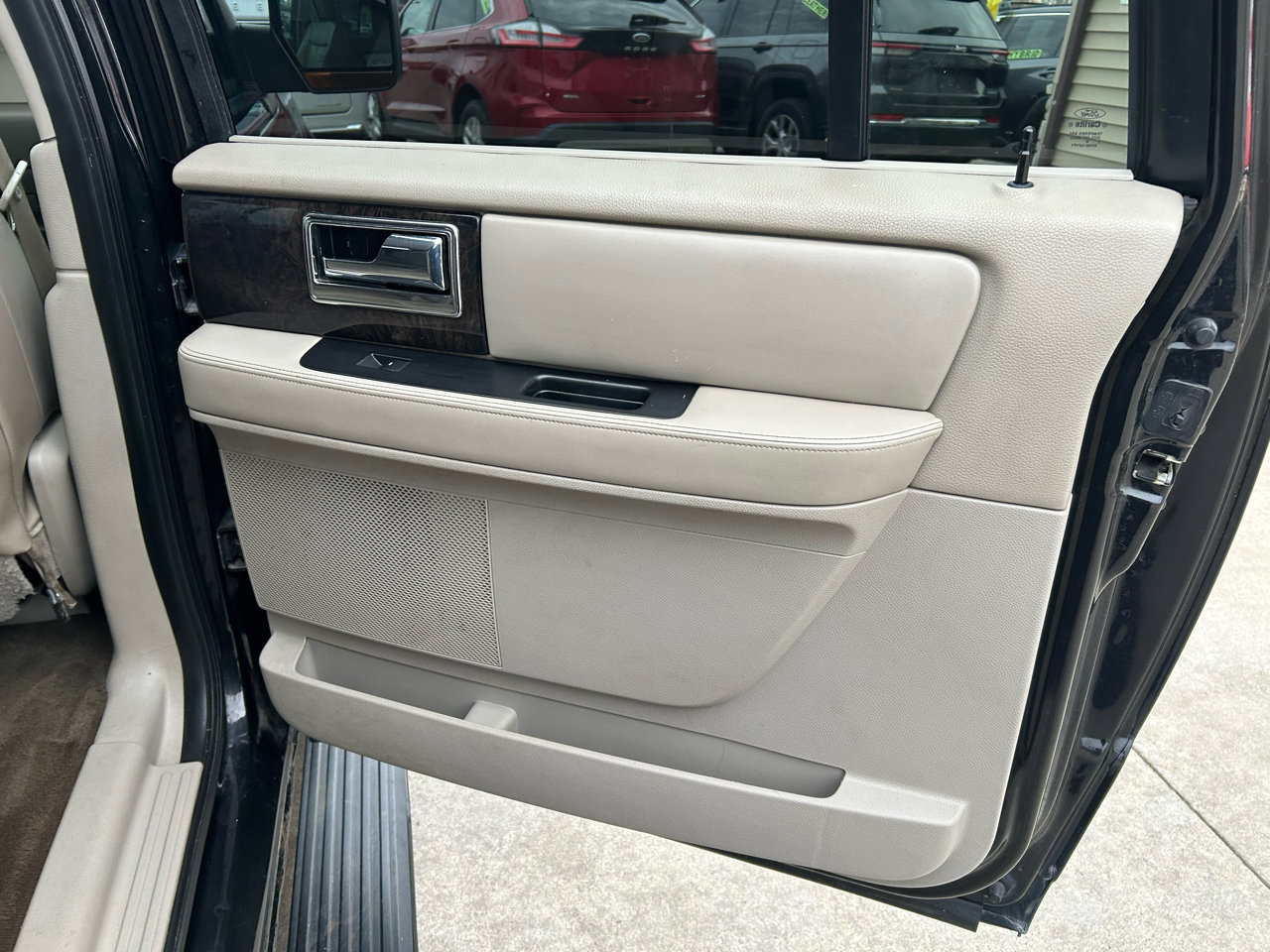 Used 2015 Lincoln Navigator L 4WD image 16