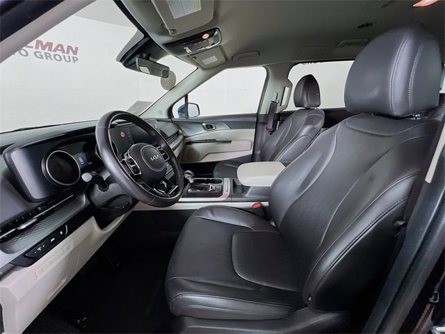 Used 2024 Kia Carnival LX image 10