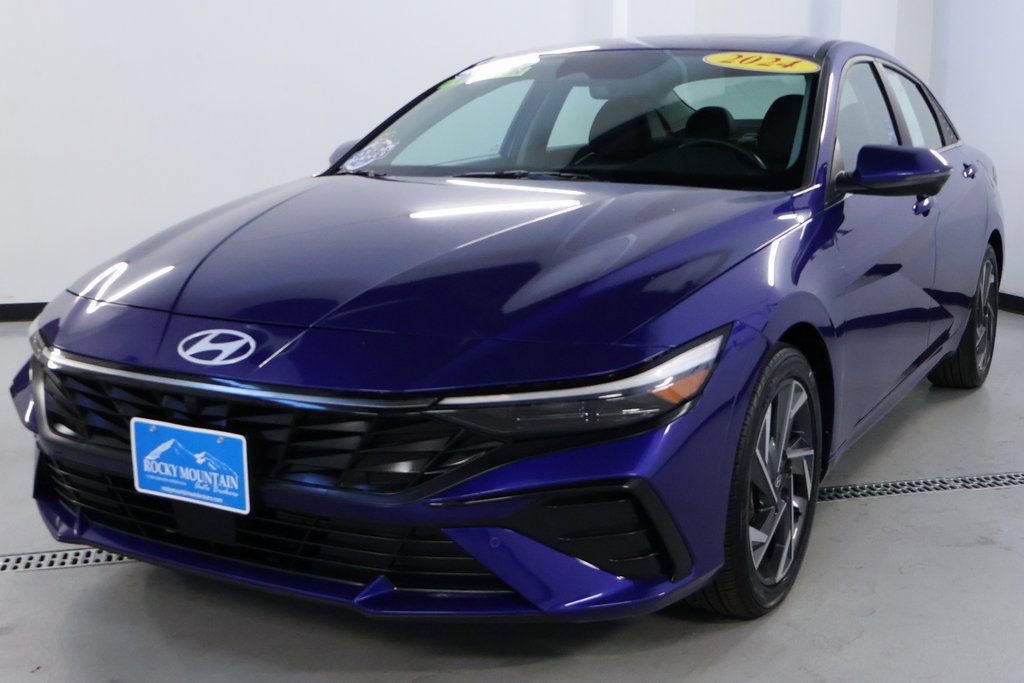 Used 2024 Hyundai Elantra Limited image 3