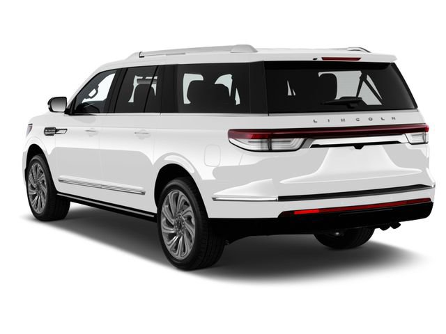 Used 2023 Lincoln Navigator Reserve image 2