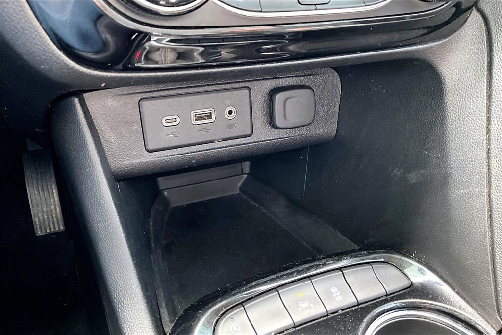 Used 2021 Buick Encore GX Preferred w/ Cold Weather Comfort Package FWD image 31