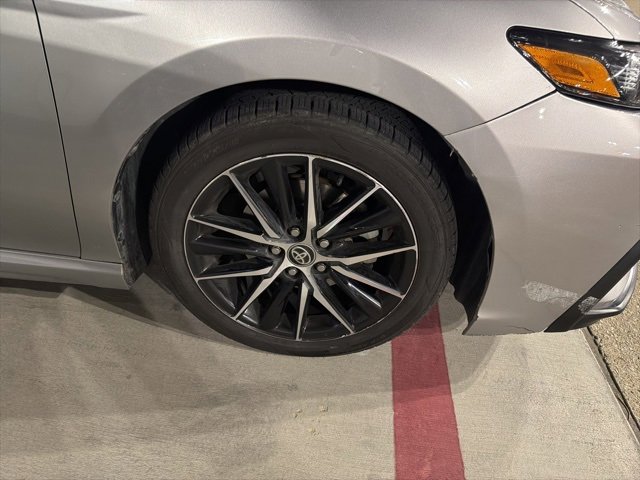 Used 2021 Toyota Camry SE image 4