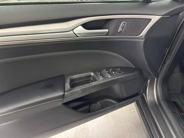 Used 2019 Ford Fusion SE FWD image 10