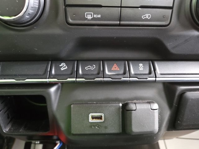 Used 2019 Chevrolet Silverado 1500 Custom Trail Boss w/ Custom Convenience Package AWD/4WD image 12