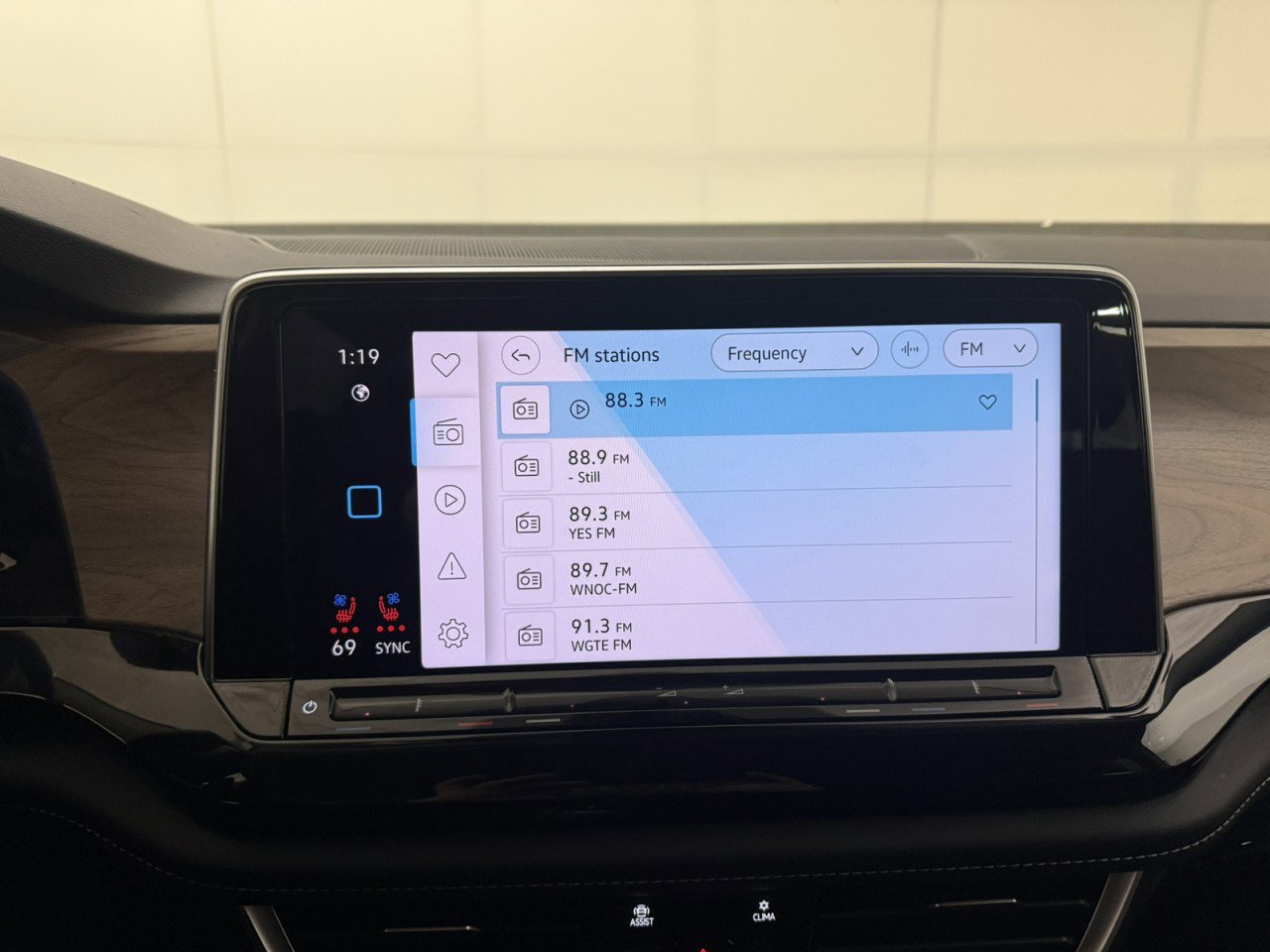 Used 2025 Volkswagen Atlas SE image 25