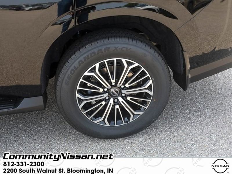 New 2025 Nissan Armada SL w/ Captain's Chari Seat Package image 4