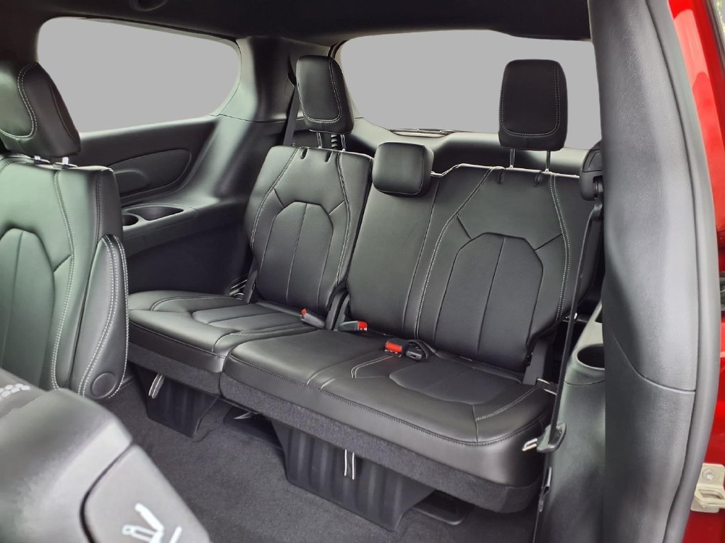 New 2027 Chrysler Pacifica Select FWD image 22