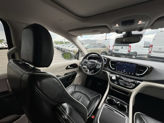 Used 2022 Chrysler Pacifica Limited FWD image 17