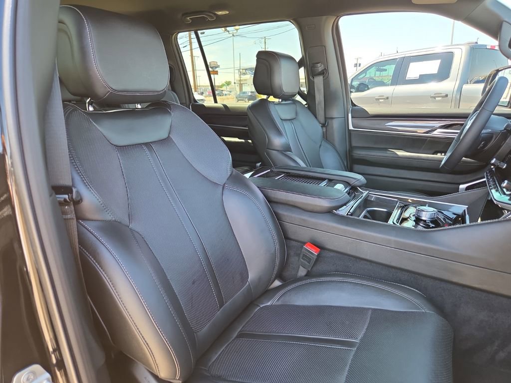 Used 2024 Jeep Wagoneer 4WD image 8